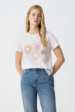 Cargar imagen en el visor de la galería, CAMISETA BRANDY BLANCO