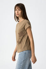 Cargar imagen en el visor de la galería, CAMISETA LYON BEIGE